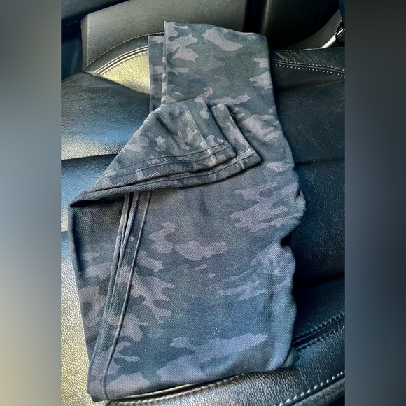 Spanx Seamless Look At Me Now Camo Leggings - Picture 9 of 10